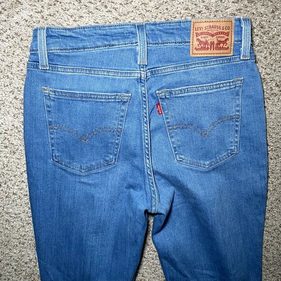 Light Wash Distressed Flare Levi's - Stretch Fabric - Picture 5 of 11